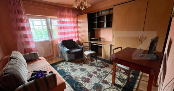Garsonieră practică, mobilată și bine compartimentată