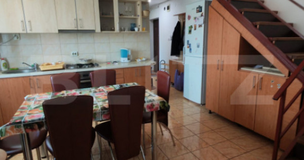 Apartament de vanzare, 4 camere - zona Decebal