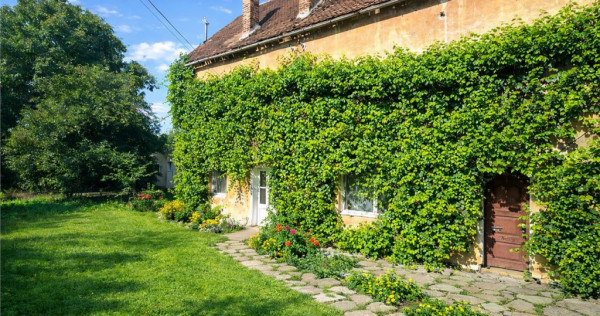 Casa cu acces, curte si gradina proprie, 1.000 mp teren, Cen