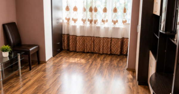 Apartament 2 camere, decomandat, 56 mp, 2 balcoane, etaj 1,