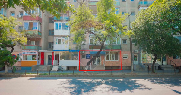 Spațiu comercial de &icirc;nchiriat, cu vad stradal intens pe...