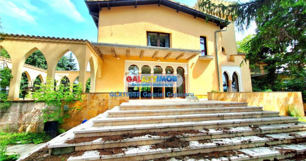 Vila stil florentin pe malul lacului,teren4043mp iesire la l