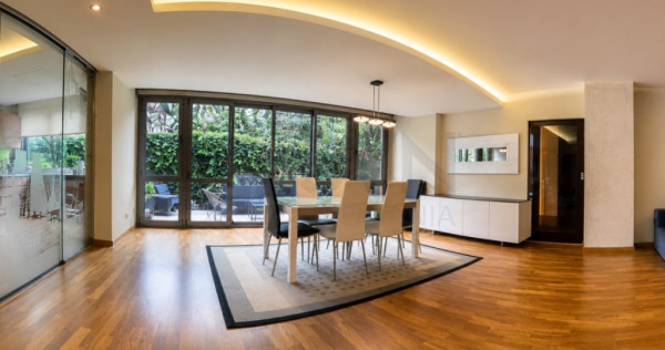 Apartament 5 camere cu gradina privata