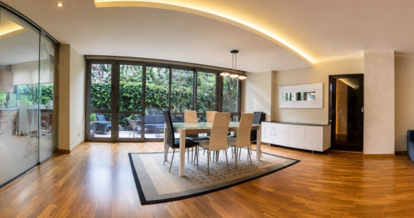 Apartament 5 camere cu gradina privata