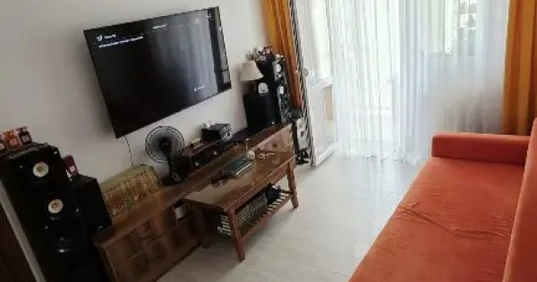 V&acirc;nd apartament 3 camere semidecomandat &icirc;n Curtea de Arges central