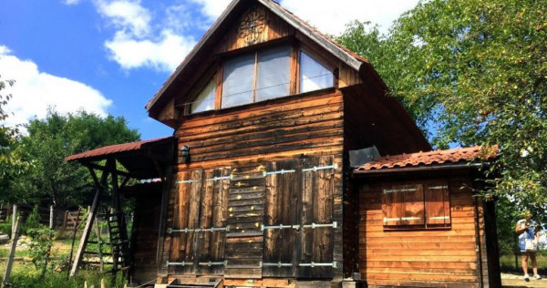 Casa de vacanta cu teren 640mp Tropinii Noi