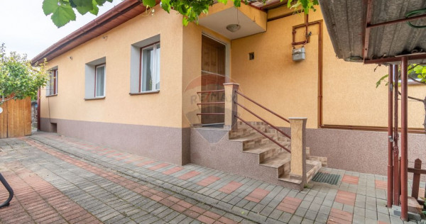 Casa cu 2 camere de vanzare in zona Dambul Rotund
