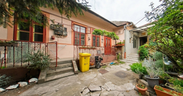 Apartament cu 2 camere &icirc;n centrul Aradului, la curte comuna