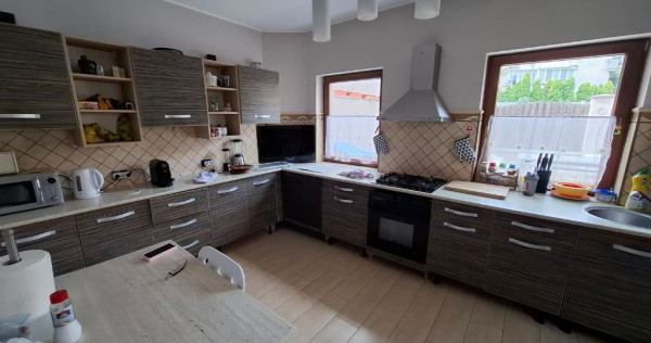 Inchiriez apart 3 camere zona Avram Iancu + curte proprie ID: 45294