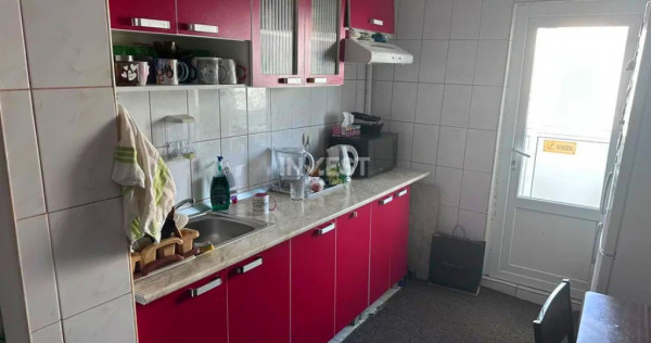 Apartament 3 camere decomandat-Baza 3-etaj intermediar