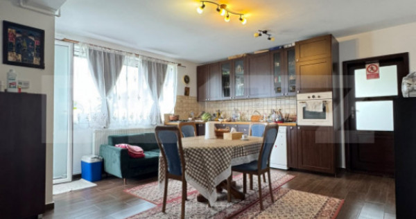 Apartament spatios, 3 camere, 64 mp, balcon, l&acirc;ngă VIVO