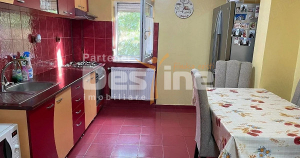 Vindem apartament 3 camere 73 Mp