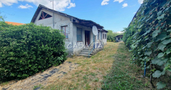 Casa situata &icirc;n Arcani - Sănătești
