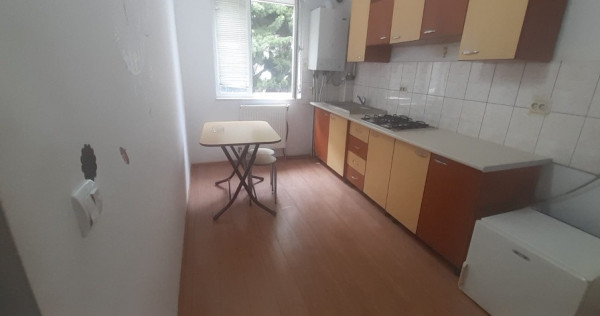 Zona Casa Tineretului, apartament cu o camera, etaj 1
