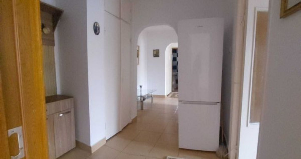 Apartament 3 camere de v&acirc;nzare &ndash; Micro 21 | Etaj 2/4 |...