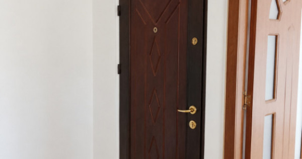 Apartament 3 camere, cartier Rovine