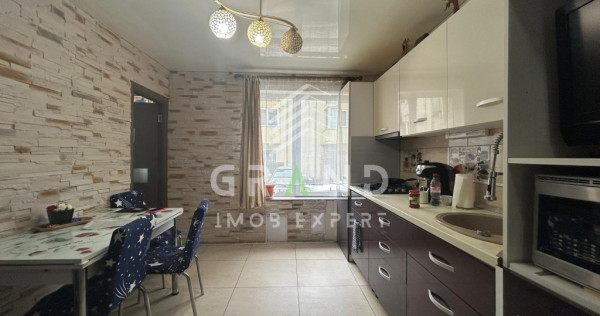 Apartament de vanzare 2 camere decomandate, zona Tineretului