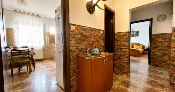 Apartament decomandat, 3 camere, 2 bai, 2 balcoane, spatios, zona Noua