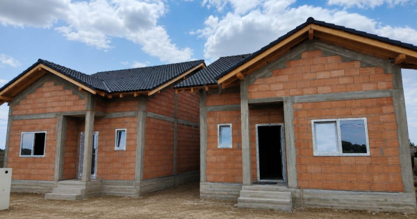 DUPLEX MANSARDABIL - SEPARAT PRIN BAIE - PERSONALIZARE INTER