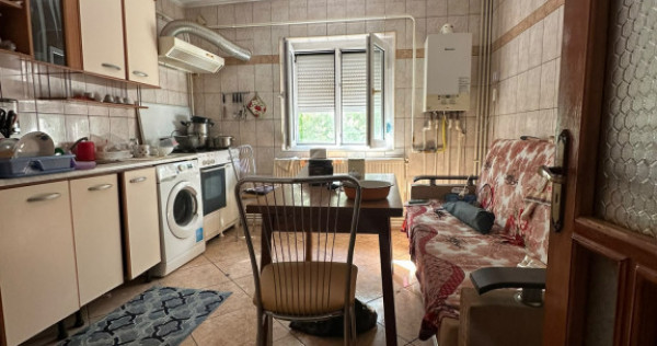 - Buzaului B-uri! Apartament 3 camere, etaj 2.