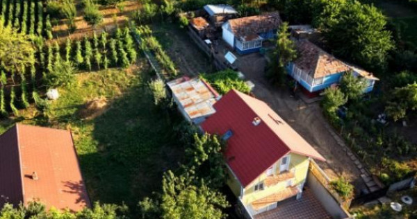 Casă individuală 4 camere 2 garaje 150 mp + anexa și g...