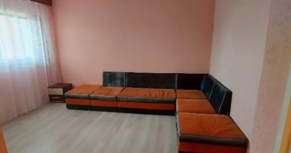 Propietar v&acirc;nd apartament cu două cameri,micro 21