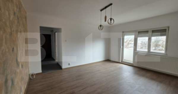 Apartament cu 3 camere, 66 mp, zona Micro 16