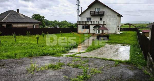Vila cu etaj si mansarda, teren 7.200 mp, 1.550 mp intrav...