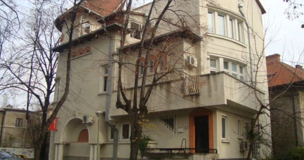 Apartament 3 camere 1500 mp, zona Primaverii