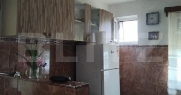 Apartament cu 3 camere, zona blocuri, decomandat