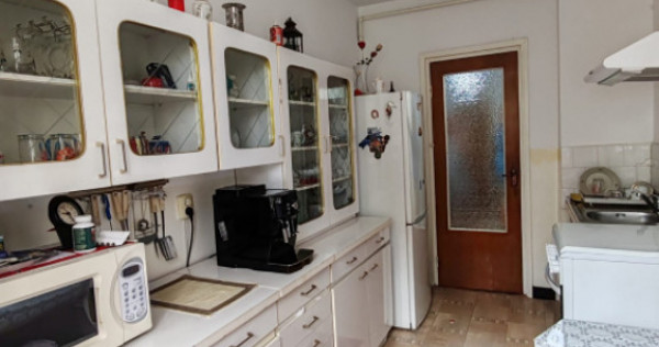 Apartament 3 camere, garaj, 74 mp, zona Decebal