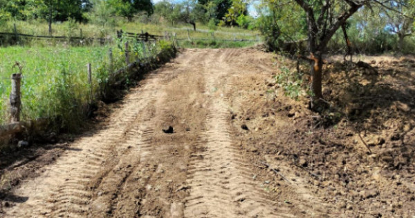 Teren intravilan, 1300 mp, front la strada, utilitati, Iara