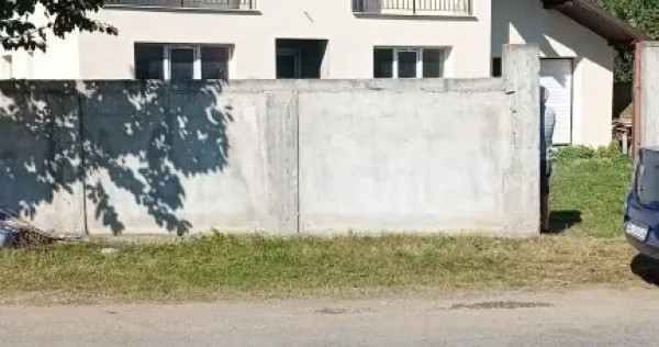 Proprietar - V&acirc;nd casă la gri, Bacău (str. Cireșoaia)