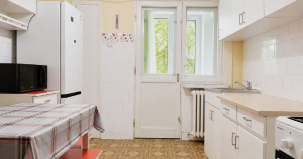Apartament 4 Camere Etaj 1 cu garaj si boxa Baia Mare Centr