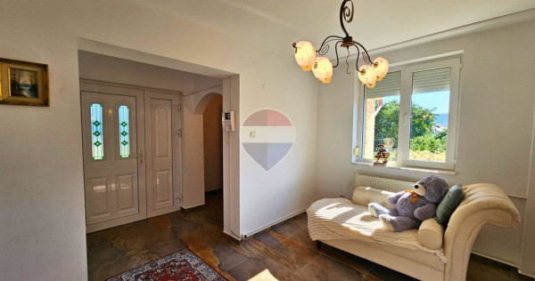 Vila tip duplex Banesti, 341 mp utili, garaj, vedere Cara...