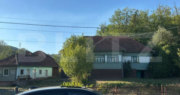 Proprietate cu 7.247 mp teren intravilan și multiple constr
