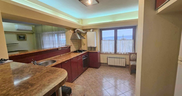 Apartament 3 camere,in Fundatie,INDEPENDENTEI UMF