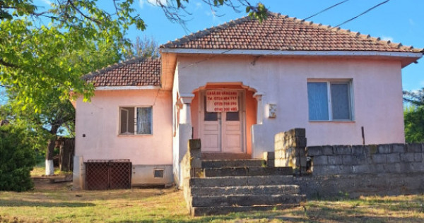 Casa de vanzare cu teren generos de 1.686 mp, Comuna Calaras