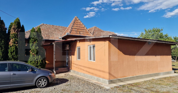 Casa 3 camere cu gradina in suprafata de 1140 mp in loc Rasc