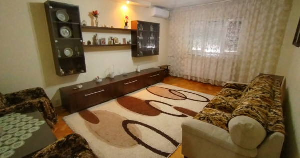 Apartament cu 3 camere de vanzare in zona Soarelui