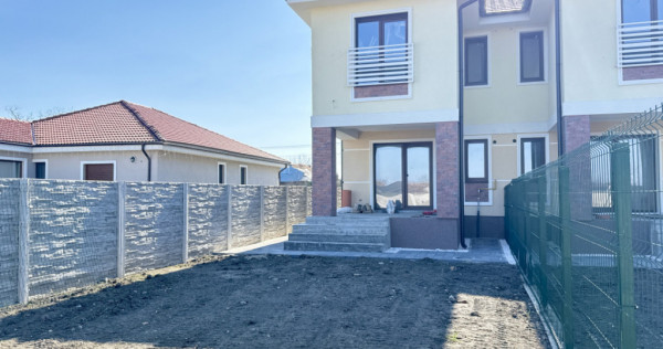 Duplex 4 camere situat la drum asfaltat, in Sacalaz