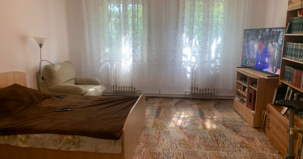 Casa individuala cu 3 imobile separate de vanzare in zona Io