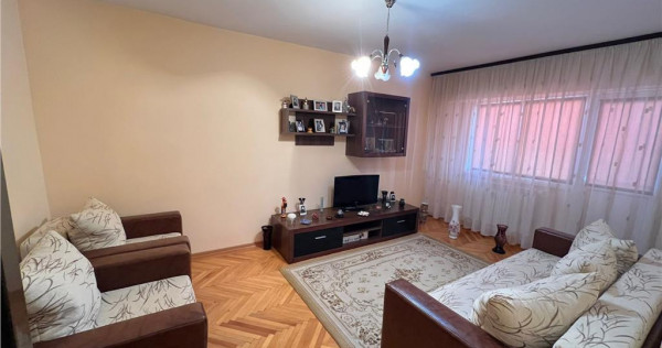 Apartament 3 camere, ultracentral, etaj 9, renovat ,mobilata