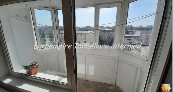 Apartament 4 camere decomandate zona Poarta 6