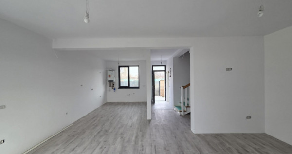 Duplex cu 4 camere de vanzare in Utvin