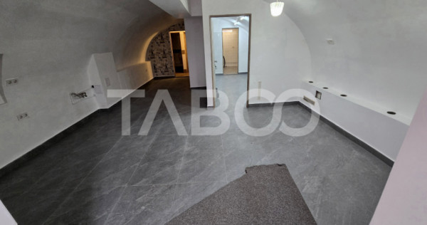 Spatiu comercial de vanzare 55 mp curte parcare zona Central