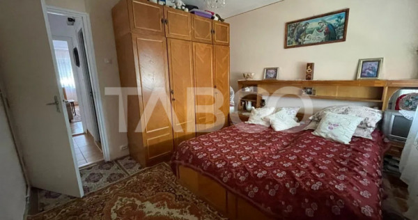 Apartament 2 camere decomandat 62 mp pivnita zona Central-Di
