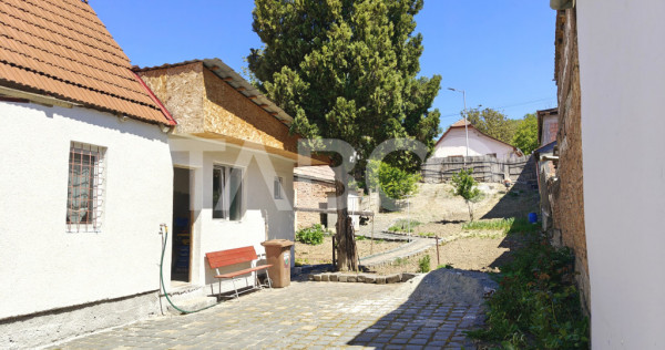 Casa 4 camere cu teren 503 mp si acces auto in curte - Comis