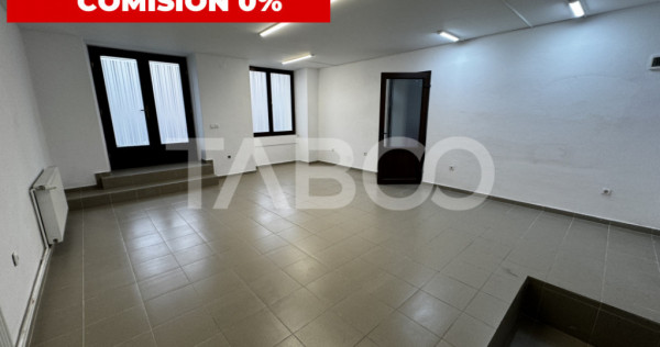 Spatiu comercial 4 camere 84 mpu doua intrari la strada Oras