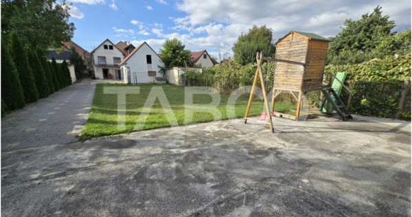 Casa individuala de vanzare 6 camere teren 650 garaj Piata C